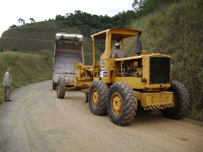 Portal de Not�cias PJF | PJF investe na manuten��o de estradas na Zona Rural | SO - 15/6/2011
